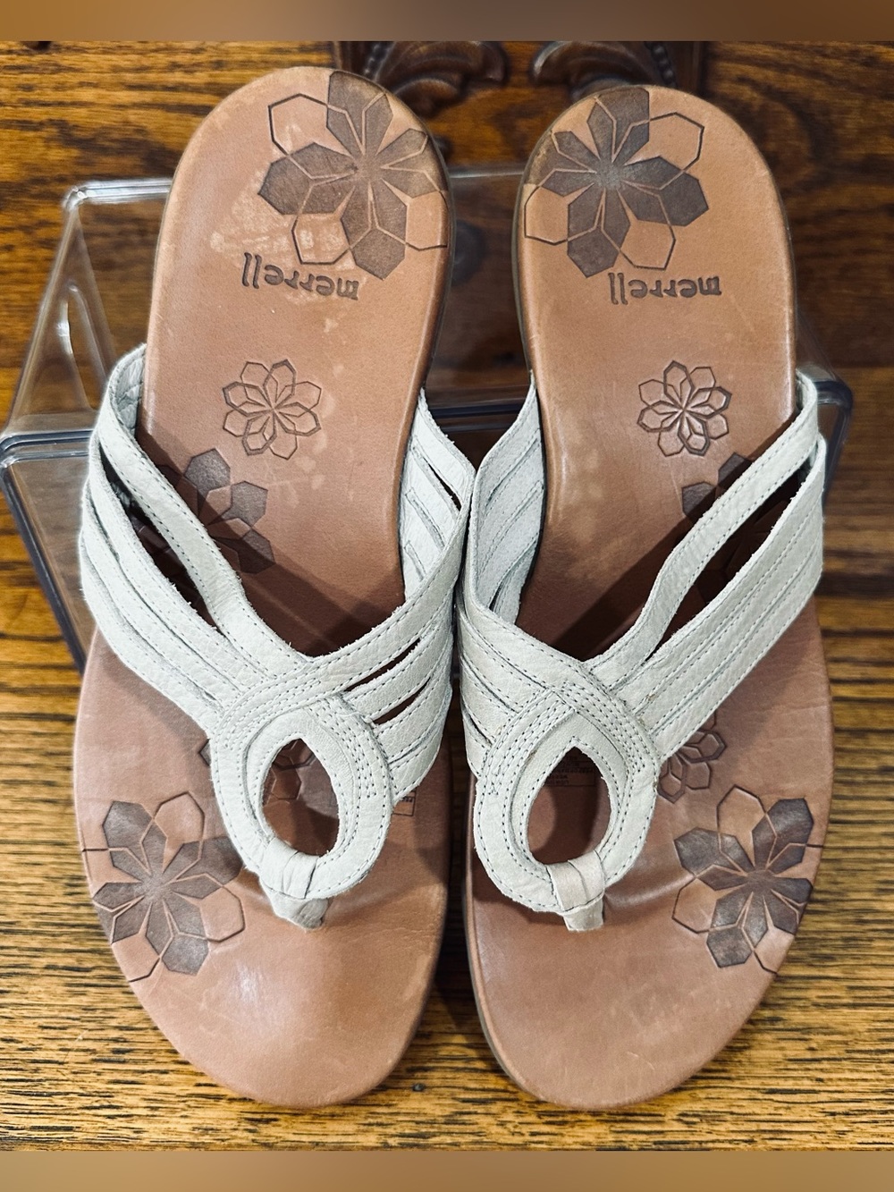 Merrell size 9 Lidia Ivory Leather Flip-Flop Sandal